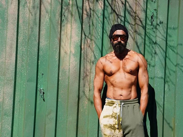 Bobby Deol flaunts his toned body in latest pictures