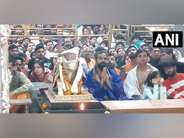 Actor Arpit Ranka offers prayers at Mahakaleshwar temple in Ujjain Actor Arpit Ranka offers prayers at Mahakaleshwar temple in Ujjain