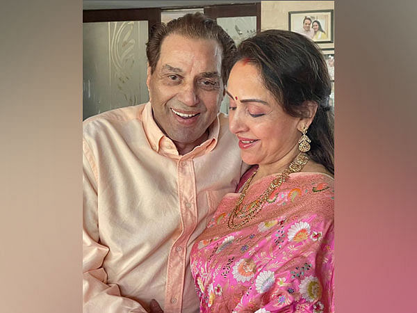 Hema Malini pens adorable birthday wish for husband Dharmendra