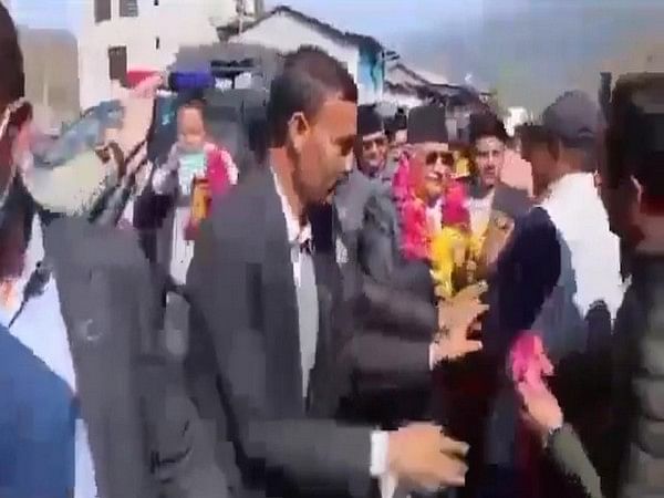 Nepal: Man held for trying to slap former PM KP Oli during campaign