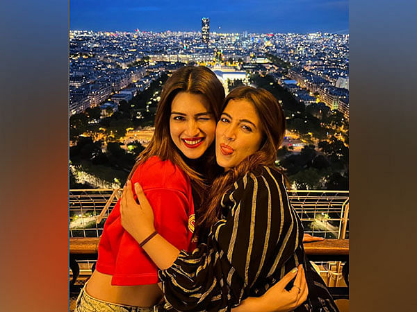 Kriti Sanon shares special wishes for Nupur Sanon on her birthday, calls her 