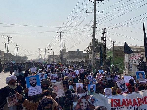 Pakistan: Thousands join Baloch march against genocide as it organises sit-in at Dera Gazi Khan