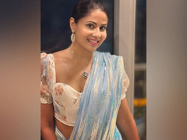 Chhavi Mittal's hair catches fire on sets; Karan Grover comes to her rescue