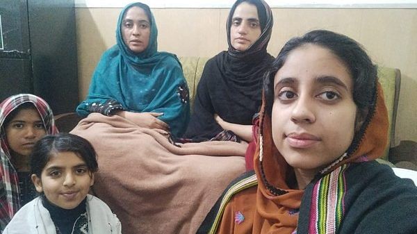 Islamabad police locks up women protesters in van: Baloch Yakjehti Committee 