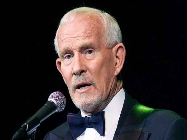 Tom Smothers, elder half of comedy duo Smothers Brothers, dies at 86