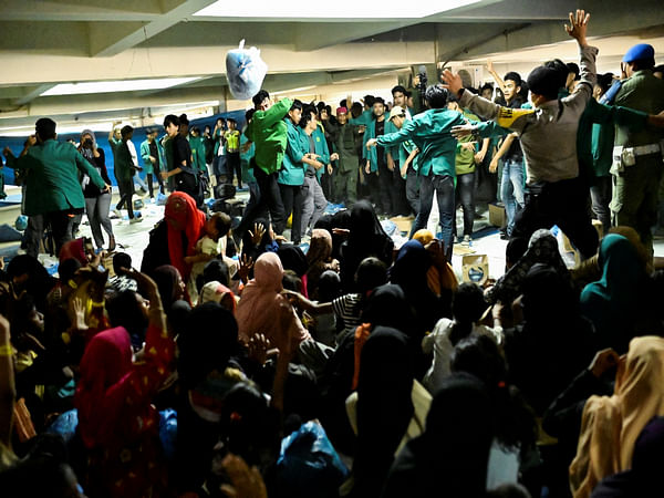 Indonesia: Students storm into Rohingya refugee camp, demand deportation