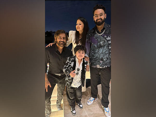 Abdu Rozik poses with MS Dhoni, Rishabh Pant