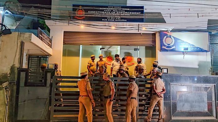 Police and Directorate of Vigilance and Anti-Corruption (DVAC) officials during a raid at the ED's office in Madurai | Representational image | PTI