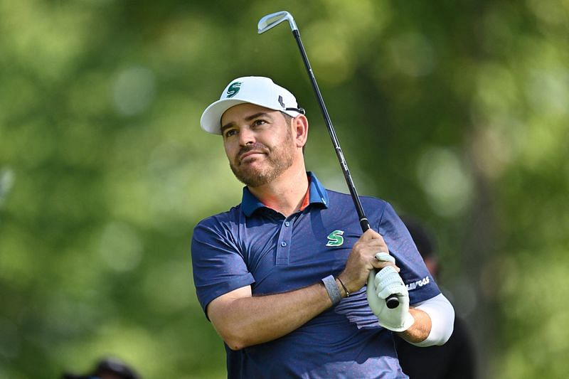 GolfMajor winners Oosthuizen, Schwartzel share lead at Leopard Creek