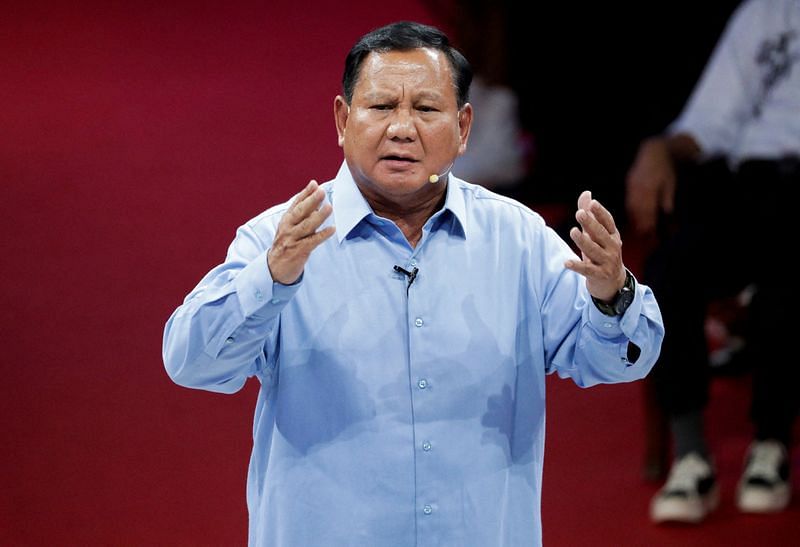 Kandidat presiden Indonesia, Prabowo, memimpin dalam jajak pendapat