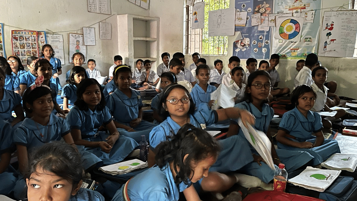 Primary students sitting on the floor at Kushabhadra High School | Nootan Sharma | ThePrint