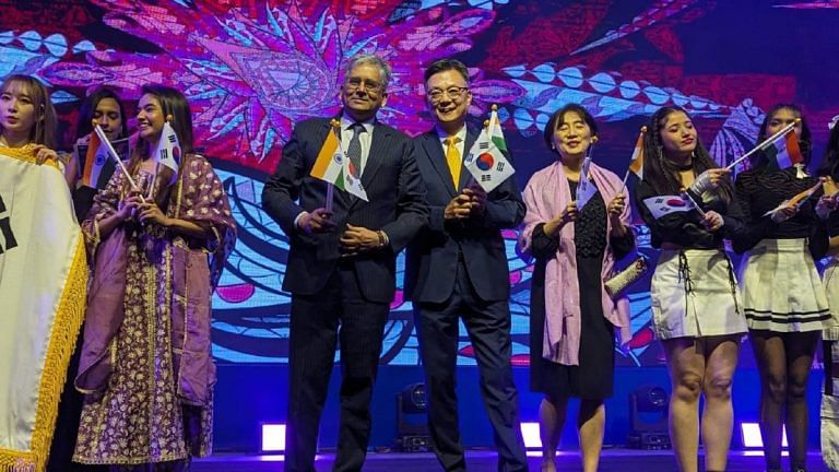 Delhi celebrates ‘Rang de Korea’ with live K-pop, freebies. But diehard fans were disappointed