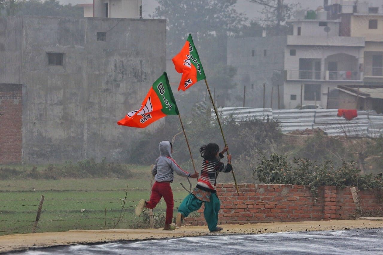 Children's are running with BJP flag at new road Ram Path | Praveen Jain | ThePrint 