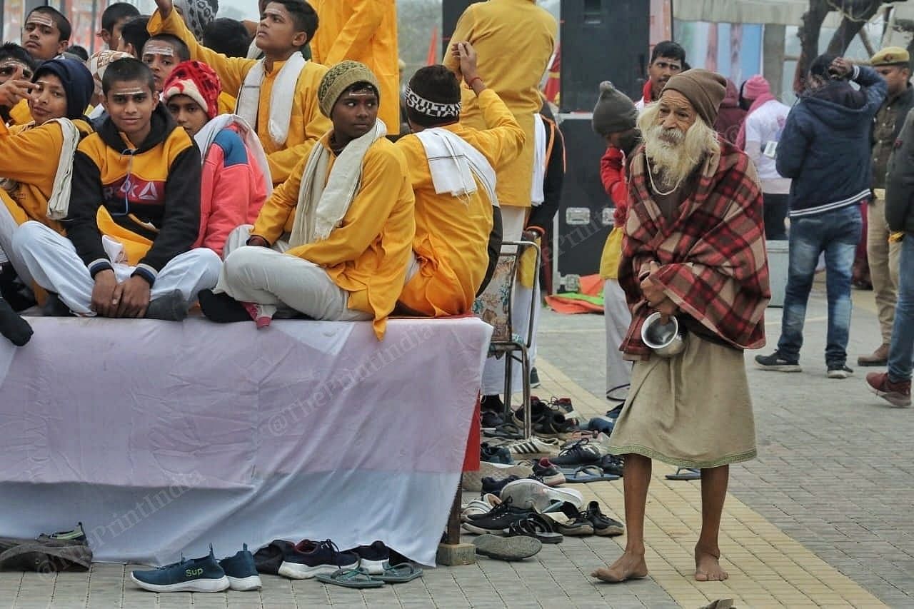 Folk dancers waiting for the PM | Praveen Jain | ThePrint