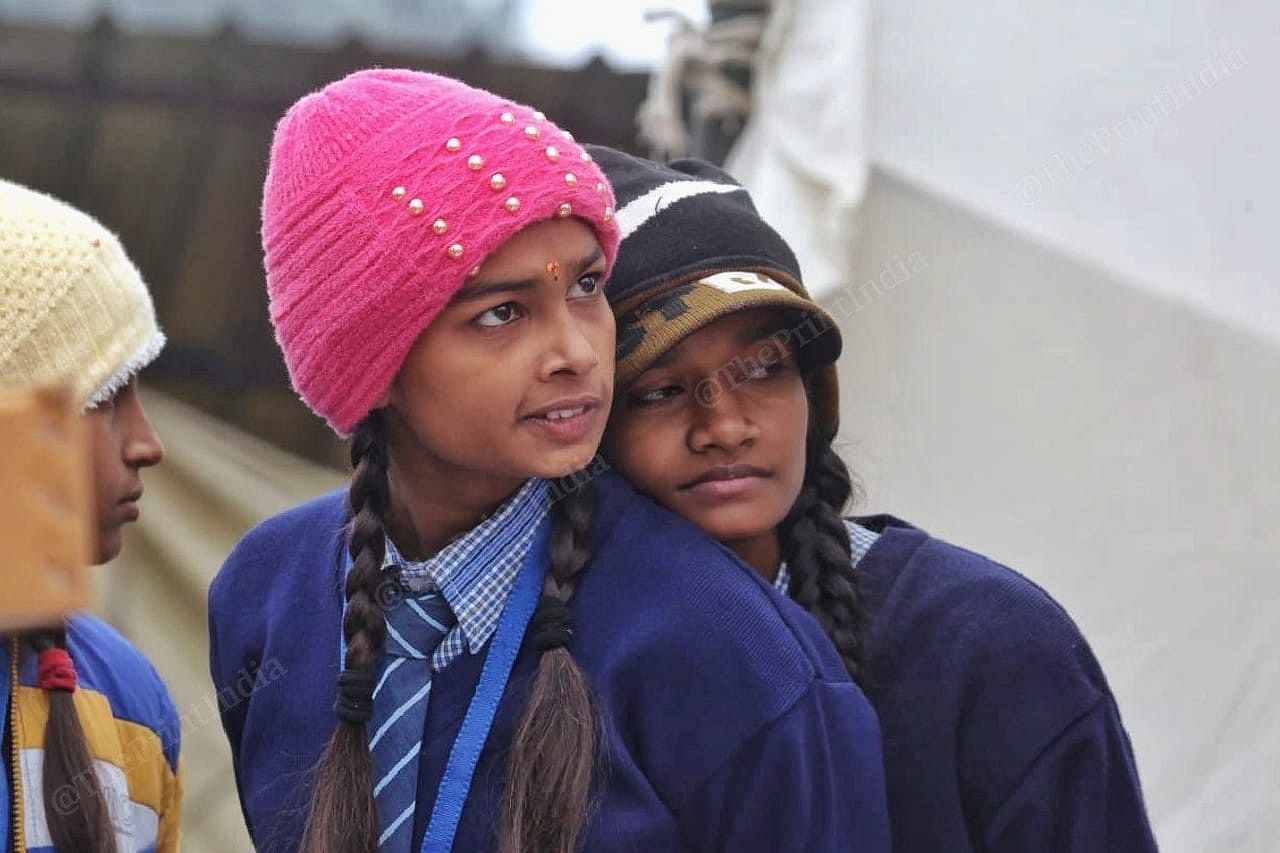 Schools children's looking at the Modi Road show at Lata Mangeshkar Chowk | Praveen Jain | ThePrint