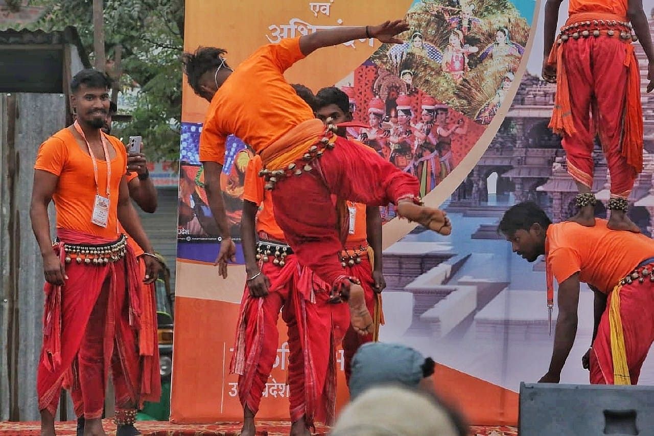 Folk artistes performing their skills during the PM Roadshow | Praveen Jain | ThePrint