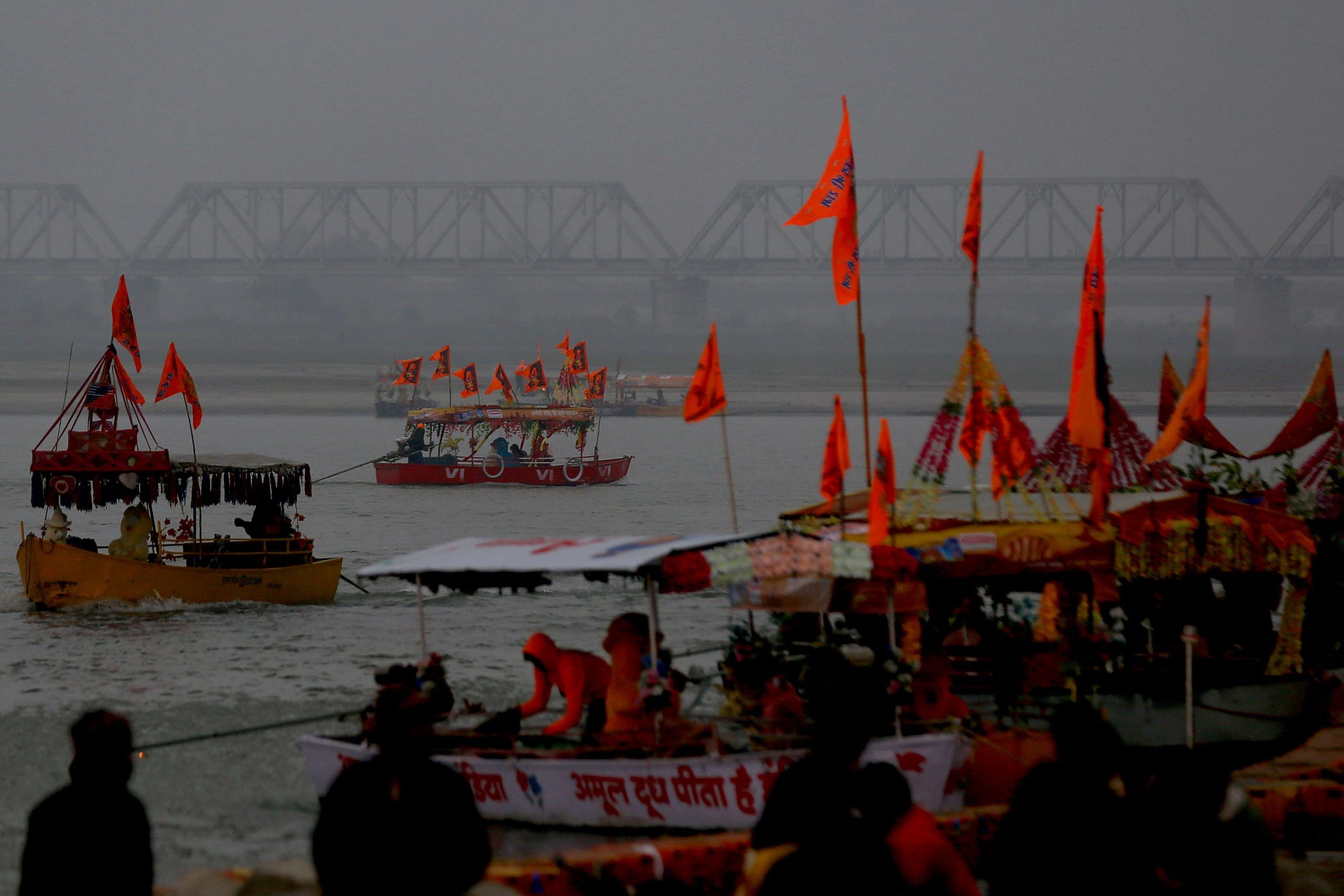 Religious flags seen hoisted on boats at Saryu Ghat | Suraj Singh Bisht | ThePrint 