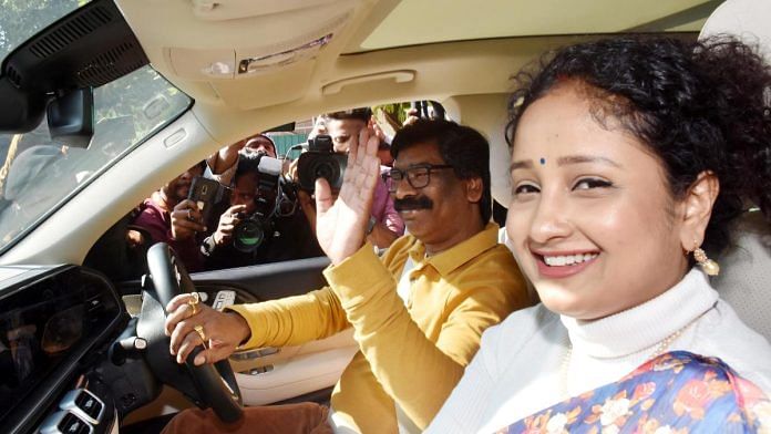 File image of Jharkhand CM Hemant Soren with his wife Kalpana | ANI