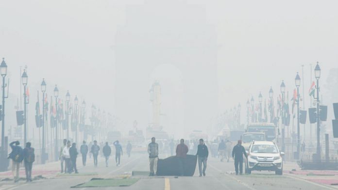 Commuters ply amid the dense fog on a cold morning at Kartavya Path, in New Delhi on Monday | ANI