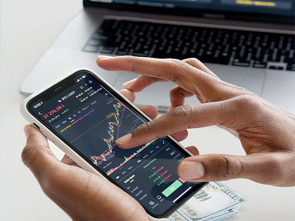 Bearish start to 2024: Sensex and Nifty face negative opening, analysts watch market dynamics closely