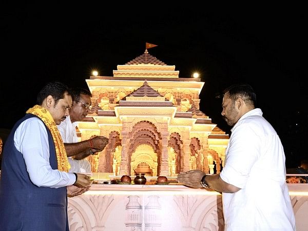   Devendra Fadnavis, Rohit Shetty flag off Ram Mandir's replica rath 