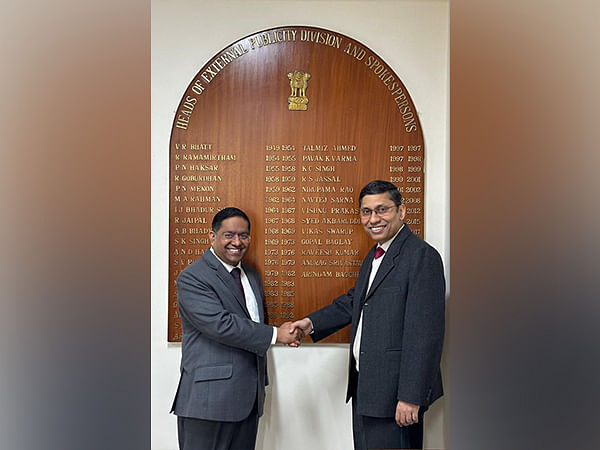 MEA spokesperson Arindam Bagchi passes on baton to Randhir Jaiswal 