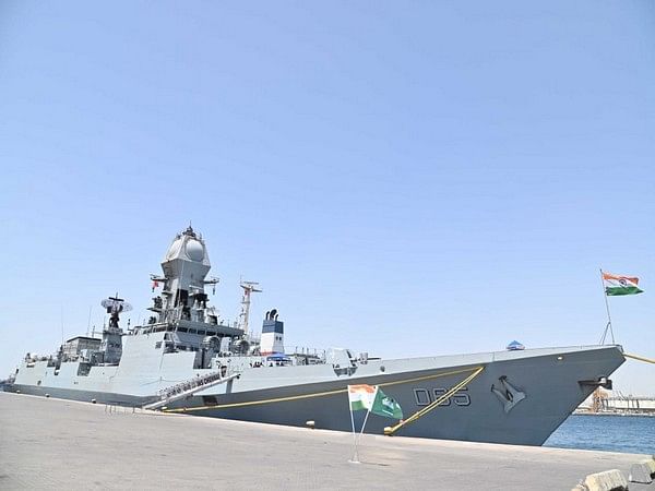 Indian naval warship reaches hijacked vessel, issues warning to pirates 