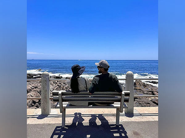 KL Rahul, Athiya Shetty can't take their eyes off  each other in latest picture 