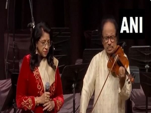 Kavita Krishnamurthy, L. Subramaniam captivate audience with their performance at 'Bharat Symphony'