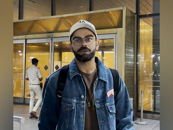  Virat Kohli returns to India post Test series in South Africa, happily poses at airport