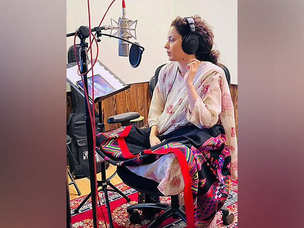 Kangana Ranaut to announce release date of 'Emergency' soon, shares photo from 