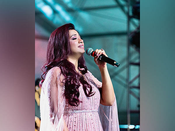 Shreya Ghoshal collaborates with music duo Sachin-Jigar for a romantic single 'Tu Meri Hai'