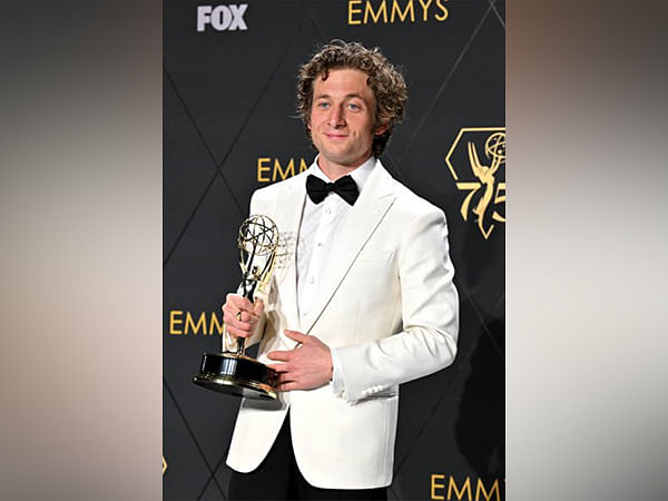 Emmy Winner Jeremy Allen White thankful to his friends, says, 