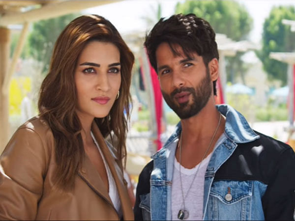 'Teri Baaton Mein Aisa Uljha Jiya' trailer: Shahid falls in love with Kriti's character robot