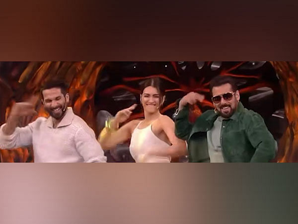 Salman dances on  'Laal Peeli Ankhiyan' with Shahid, Kriti