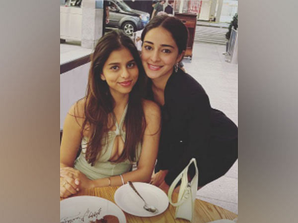 Suhana Khan shares pictures from her Paris trip, featuring Ananya Panday