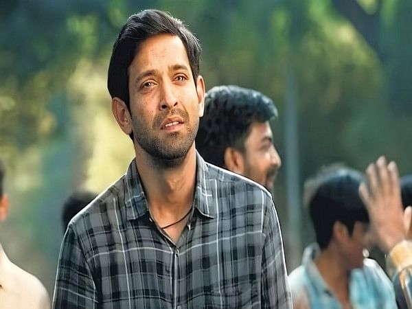 69th Filmfare Awards: Vikrant Massey wins Best Actor (Critics) award ...