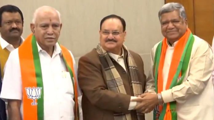 Jagadish Shettar (R) with former Karnataka CM Yediyurappa (L) and BJP president JP Nadda (Centre) in Delhi, Thursday | ANI
