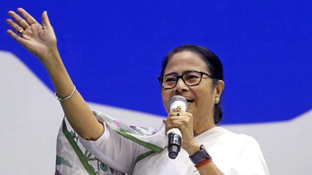 Mamata Banerjee involved in car accident, sustains forehead injury