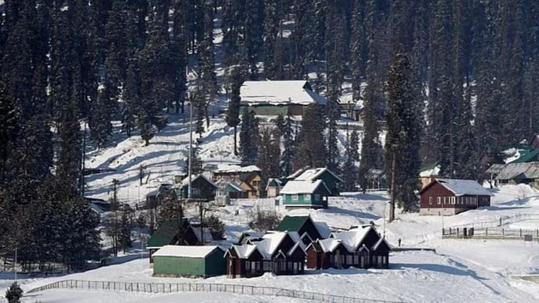 A snowless Gulmarg rings alarm bells for us Kashmiris. We can only sing ‘let it snow’