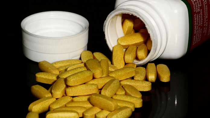 Representative photo of multivitamin tablets | Commons