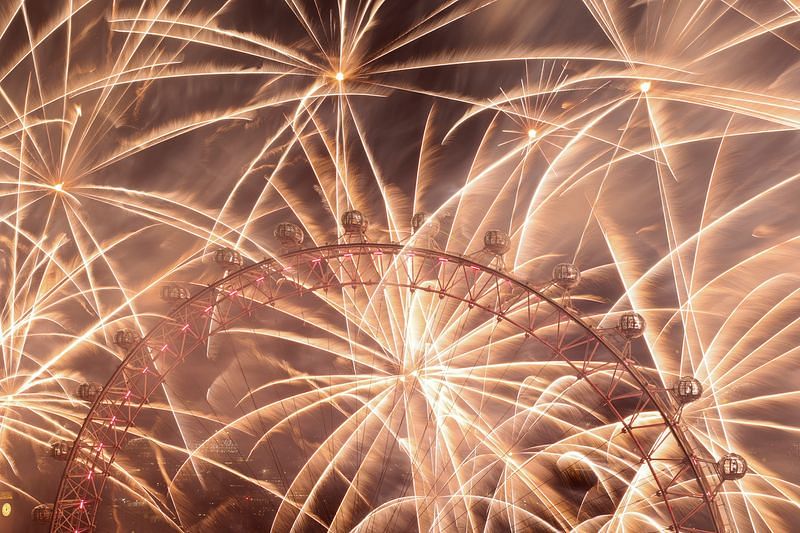 World Welcomes 2024 With New Year S Fireworks Reflection And A Royal   World 825 