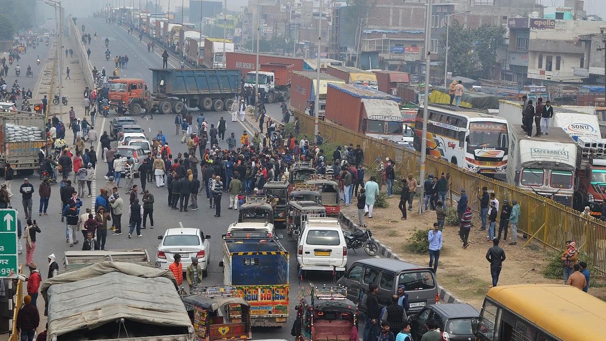 Truckers’ protest Road ministry suggests online portal to report hit