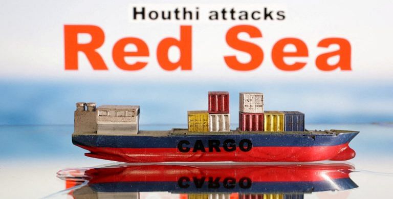 Houthis claim responsibility for launching missiles on two Anglo-Saxon vessels in the Red Sea