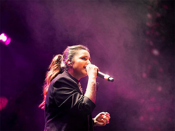 Parineeti Chopra sings her nana's favourite song 'Aaj Jaane Ki Zid Na Karo' at first live concert, shares video Parineeti Chopra sings her nana's favourite song 'Aaj Jaane Ki Zid Na Karo' at first live concert, shares video