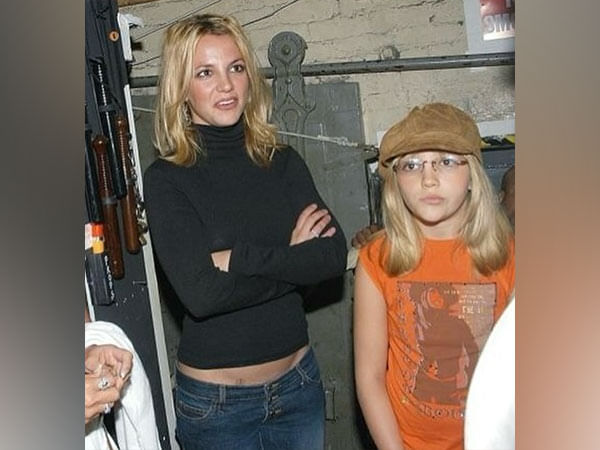Britney Spears shares throwback picture of herself with sister Jamie Lynn, says, 