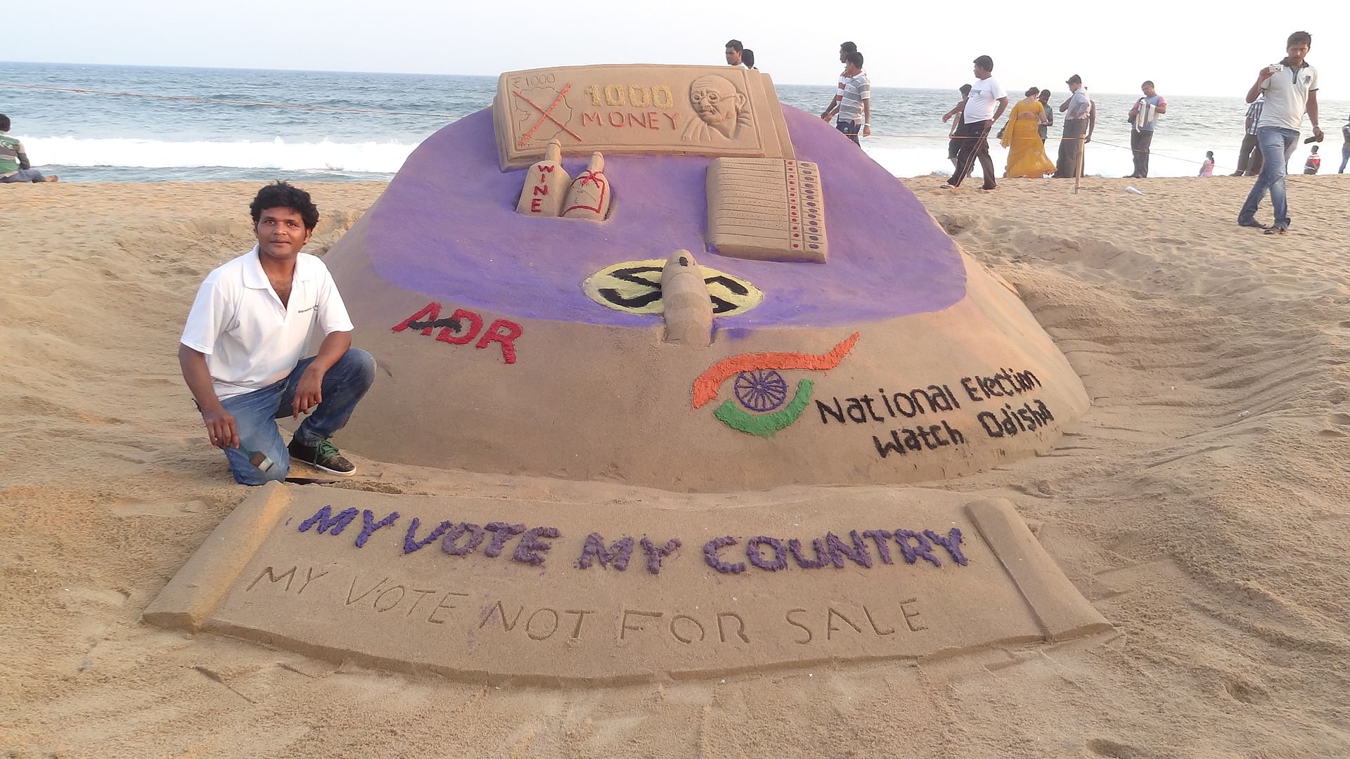 ADR's 'Mera Vote Mera Desh Campaign' in collaboration with sand artist Sudam Pradhan | Credit: adrindia.org
