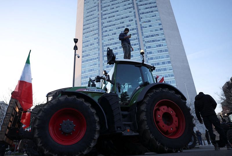 Farmers Block Dutch-Belgian Border As Protests Spread Across Europe ...