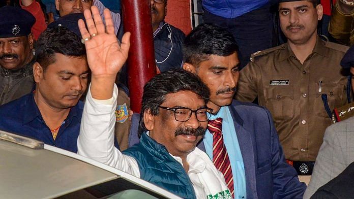 Former Jharkhand CM and JMM leader Hemant Soren being produced before a PMLA court following his arrest by Enforcement Directorate (ED) officials in a money laundering case in Ranchi | PTI