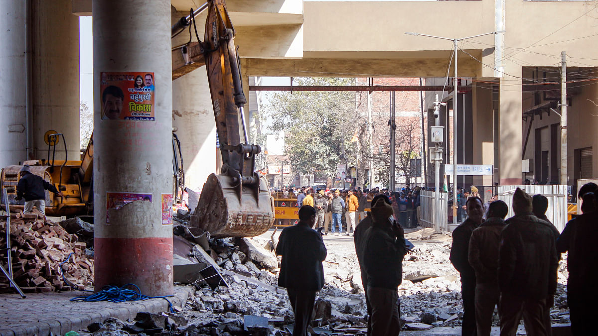 Portion of Gokulpuri metro station collapses in Delhi; one dead, four injured